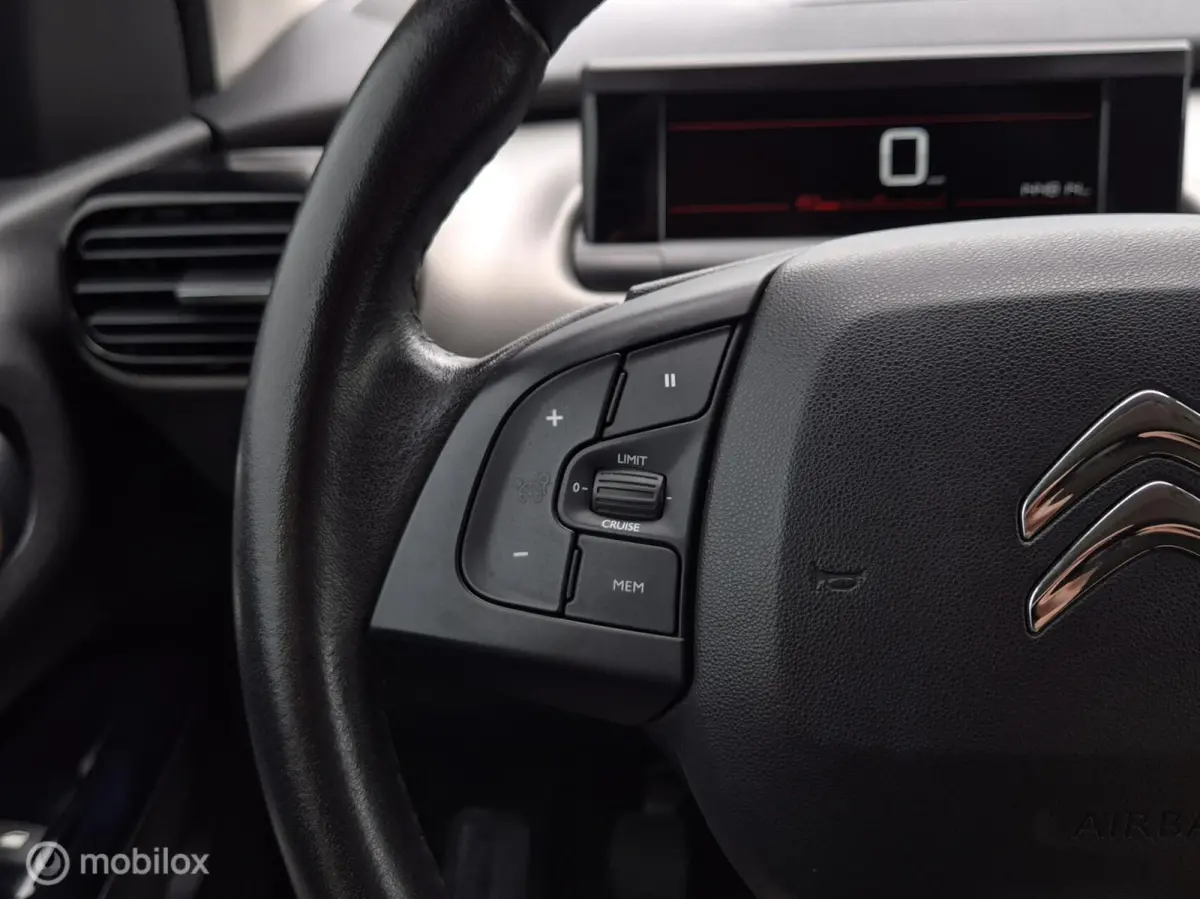 1.2 PURETECH SHINE/STOELVERWARMING/CAMERA/KEYLESS/LED/CARPLAY/DAB