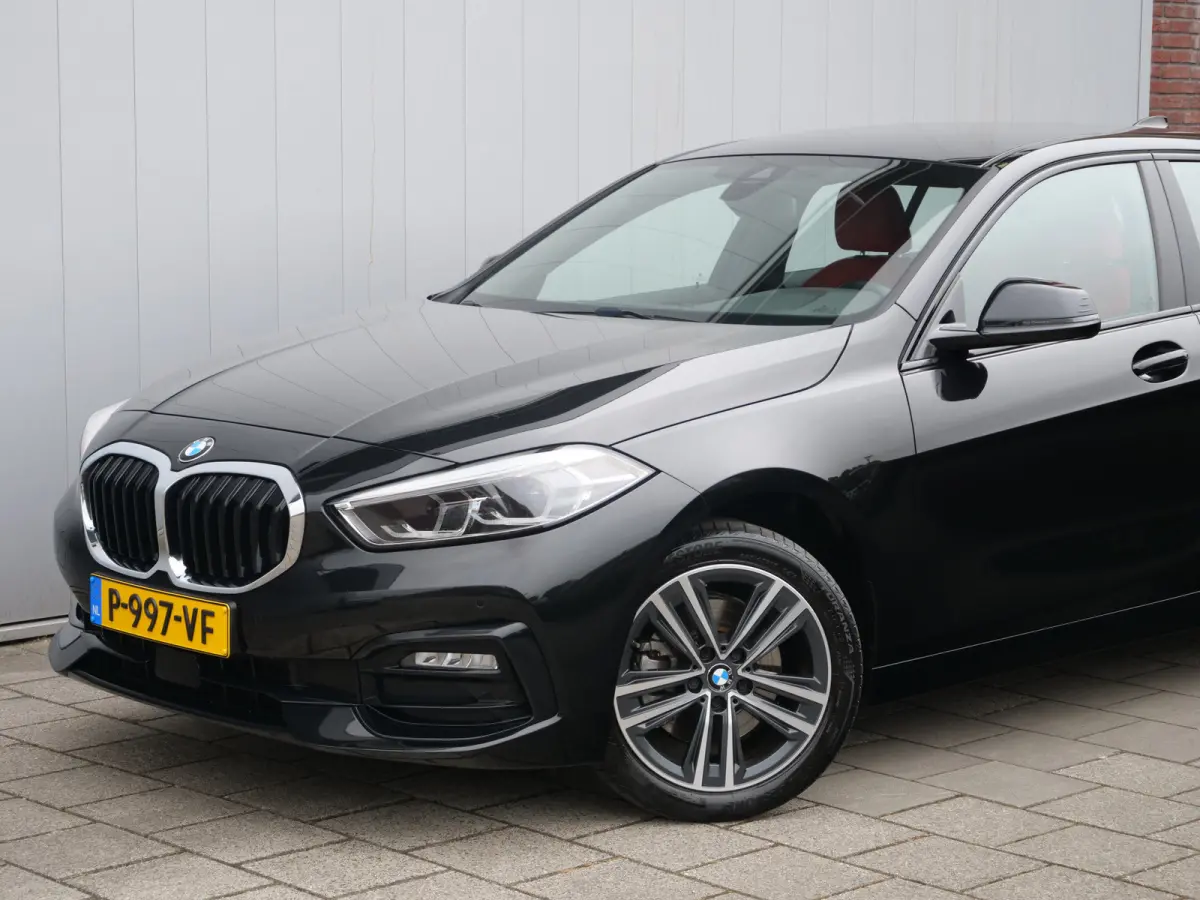 118i Business Edition 136 Pk Automaat Navi / DAB / Apple Carplay / Leer / M-pakket