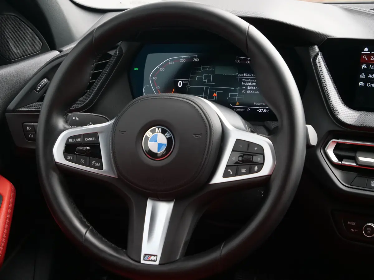 118i Business Edition 136 Pk Automaat Navi / DAB / Apple Carplay / Leer / M-pakket