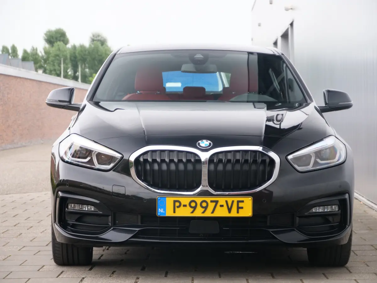 118i Business Edition 136 Pk Automaat Navi / DAB / Apple Carplay / Leer / M-pakket