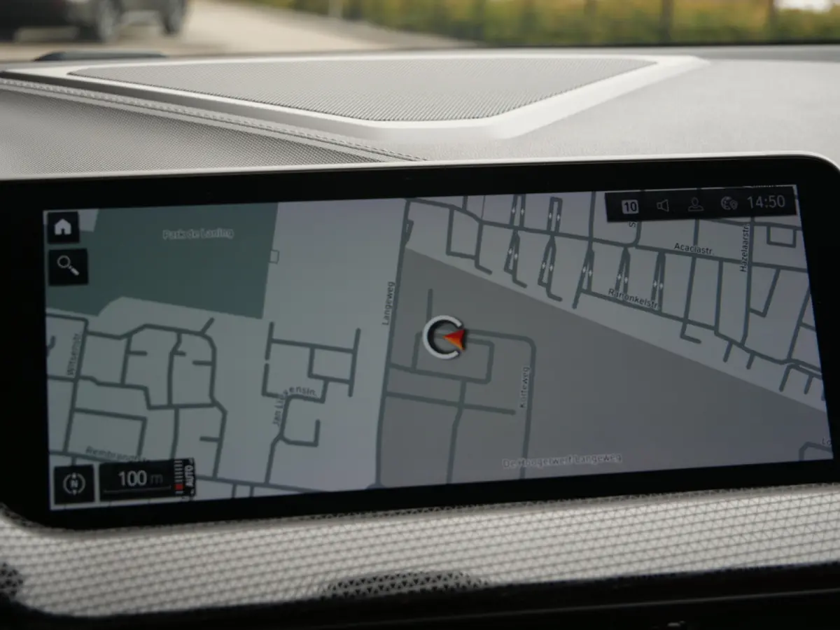 118i Business Edition 136 Pk Automaat Navi / DAB / Apple Carplay / Leer / M-pakket