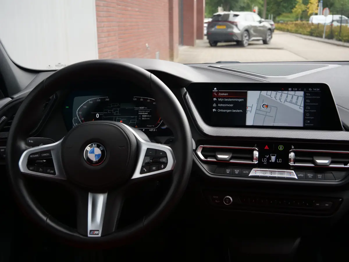 118i Business Edition 136 Pk Automaat Navi / DAB / Apple Carplay / Leer / M-pakket