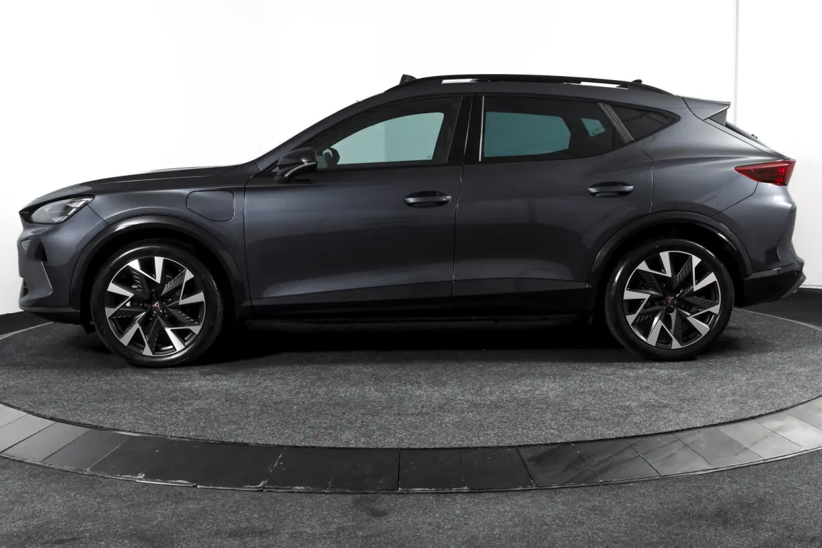 1.5 TSI e-Hybrid 204 PK Business | S/K-Panodak | Matrix Led | Elek Trekhaak | Dig. Cockpit | Adapt. Cruise | Stoel-+Stuurverw. | PDC | Camera | App. Connect | ECC | Elek. Klep | LM 19" | 859
