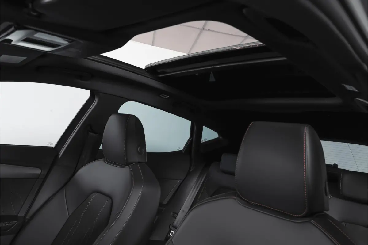 1.5 TSI e-Hybrid 204 PK Business | S/K-Panodak | Matrix Led | Elek Trekhaak | Dig. Cockpit | Adapt. Cruise | Stoel-+Stuurverw. | PDC | Camera | App. Connect | ECC | Elek. Klep | LM 19" | 859