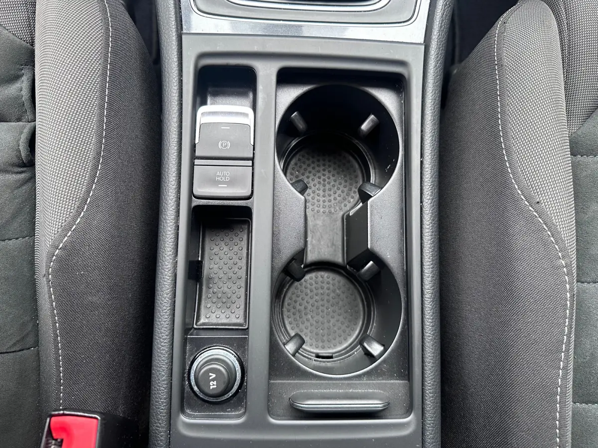 1.6 TDI Comfortline Business MASSAGE / CARPLAY / NAVI / ACC