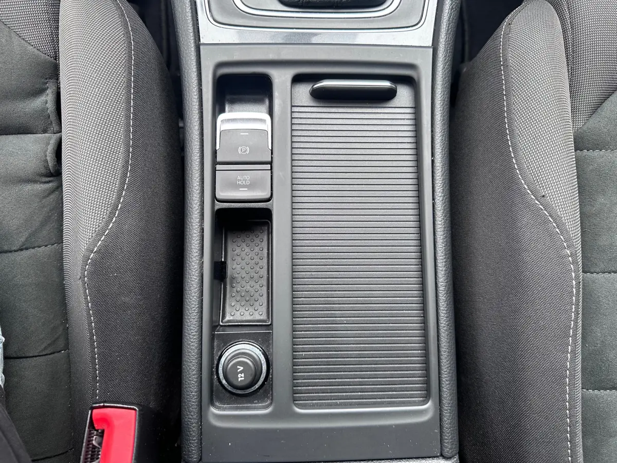1.6 TDI Comfortline Business MASSAGE / CARPLAY / NAVI / ACC