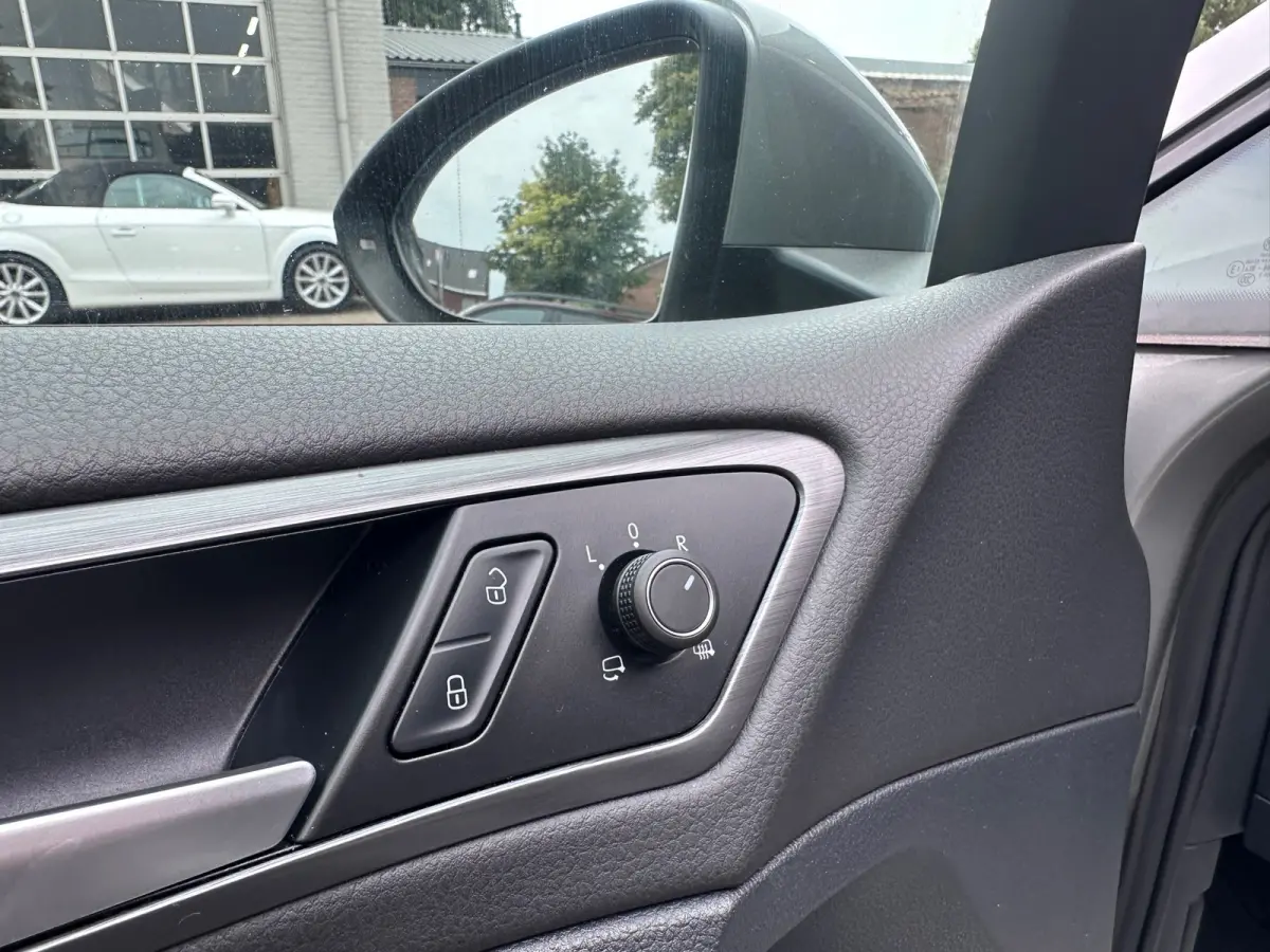 1.6 TDI Comfortline Business MASSAGE / CARPLAY / NAVI / ACC