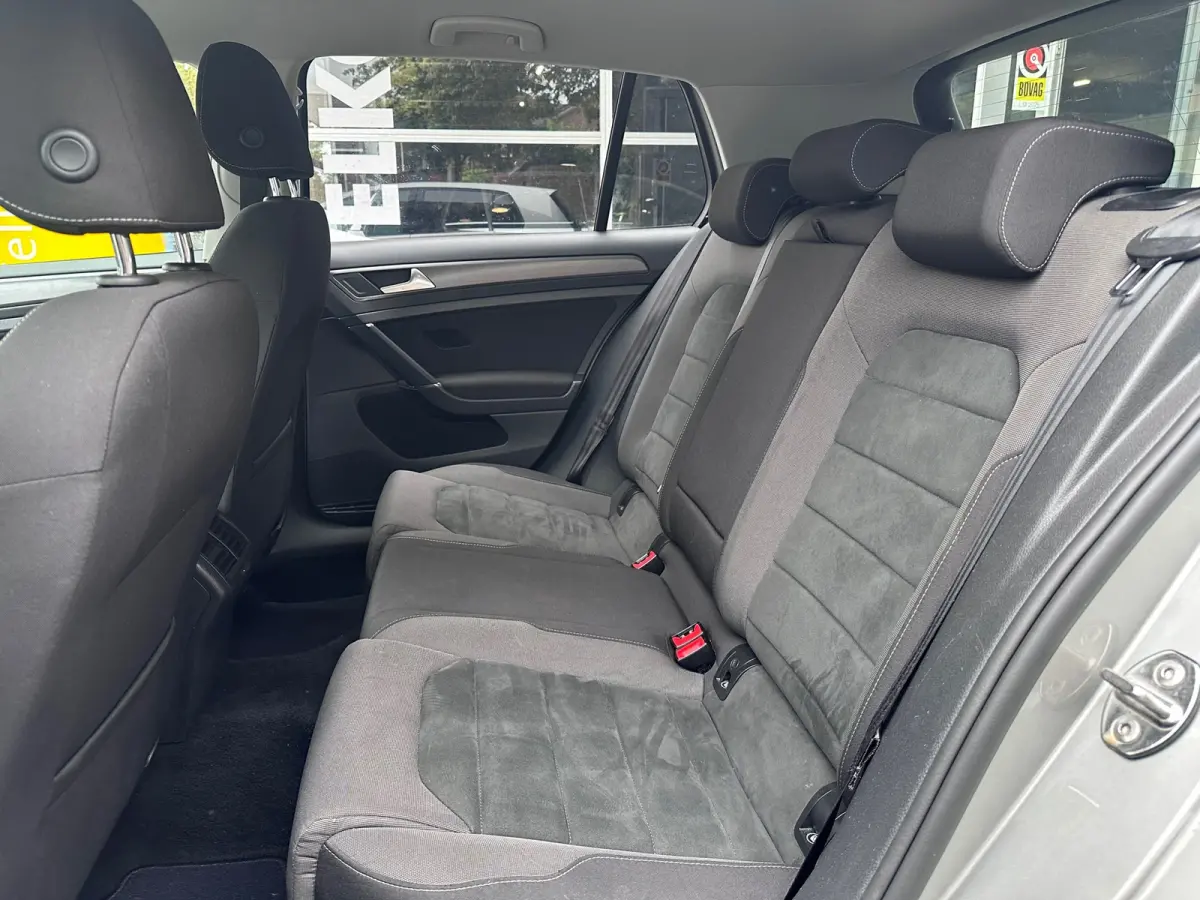 1.6 TDI Comfortline Business MASSAGE / CARPLAY / NAVI / ACC