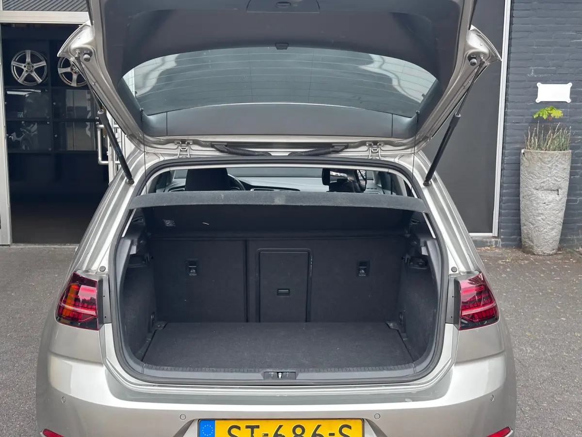 1.6 TDI Comfortline Business MASSAGE / CARPLAY / NAVI / ACC