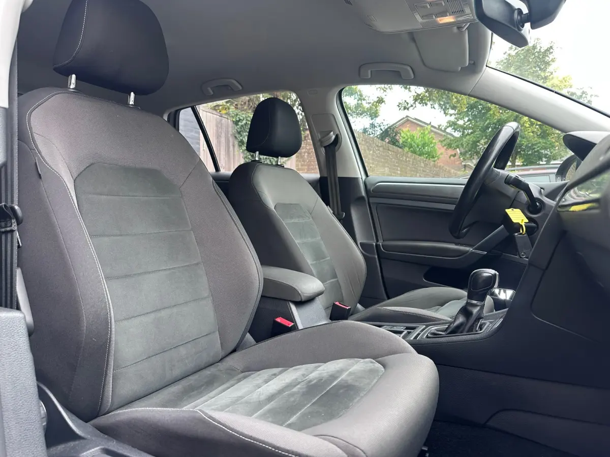1.6 TDI Comfortline Business MASSAGE / CARPLAY / NAVI / ACC