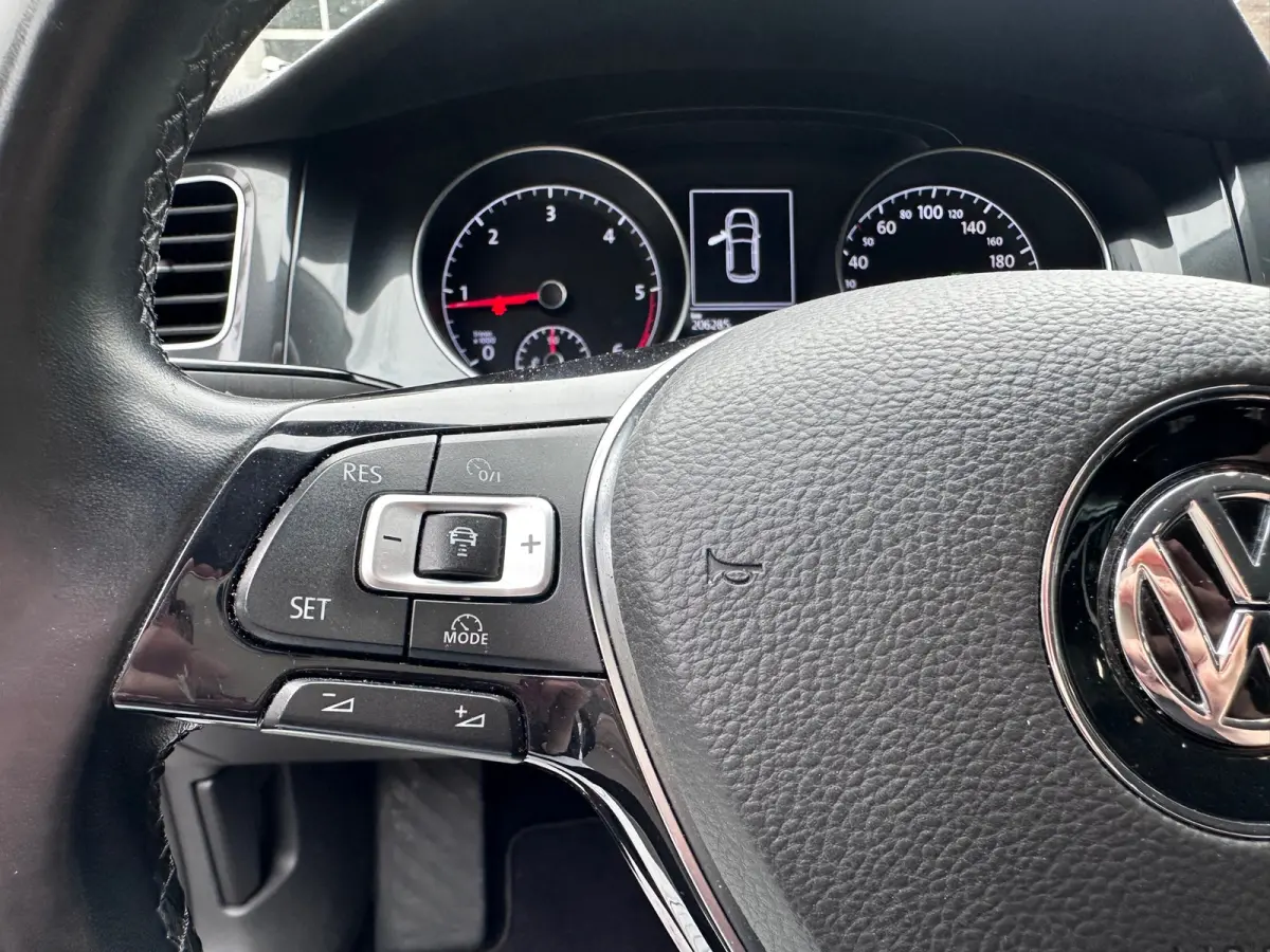 1.6 TDI Comfortline Business MASSAGE / CARPLAY / NAVI / ACC