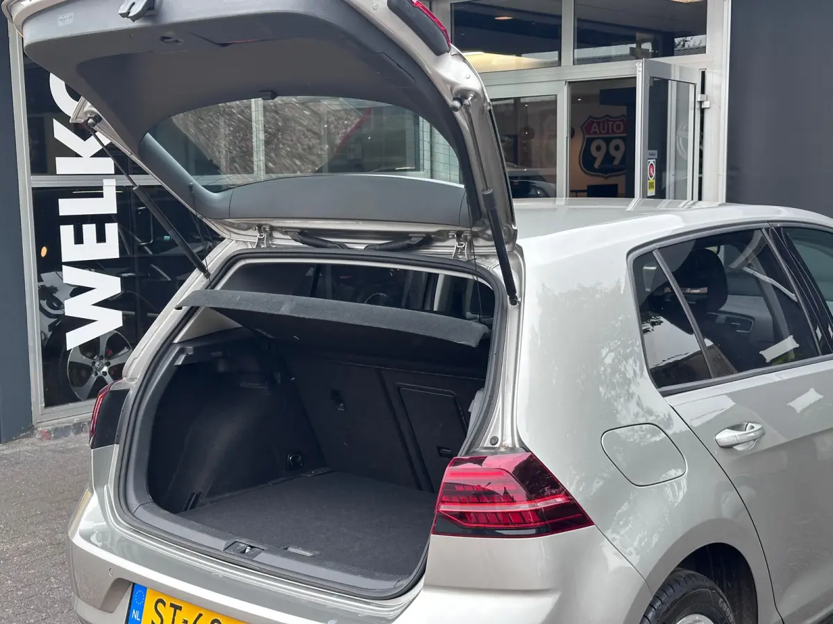 1.6 TDI Comfortline Business MASSAGE / CARPLAY / NAVI / ACC