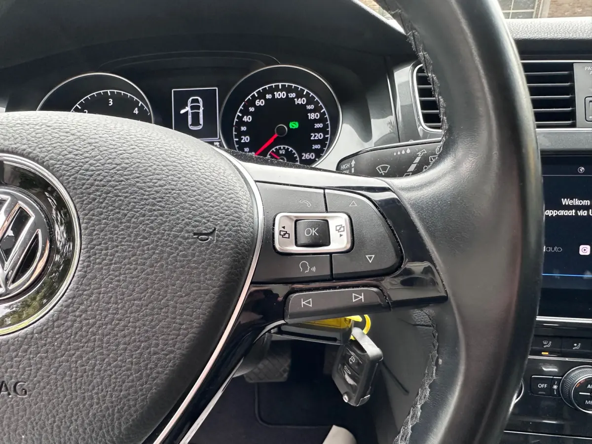 1.6 TDI Comfortline Business MASSAGE / CARPLAY / NAVI / ACC