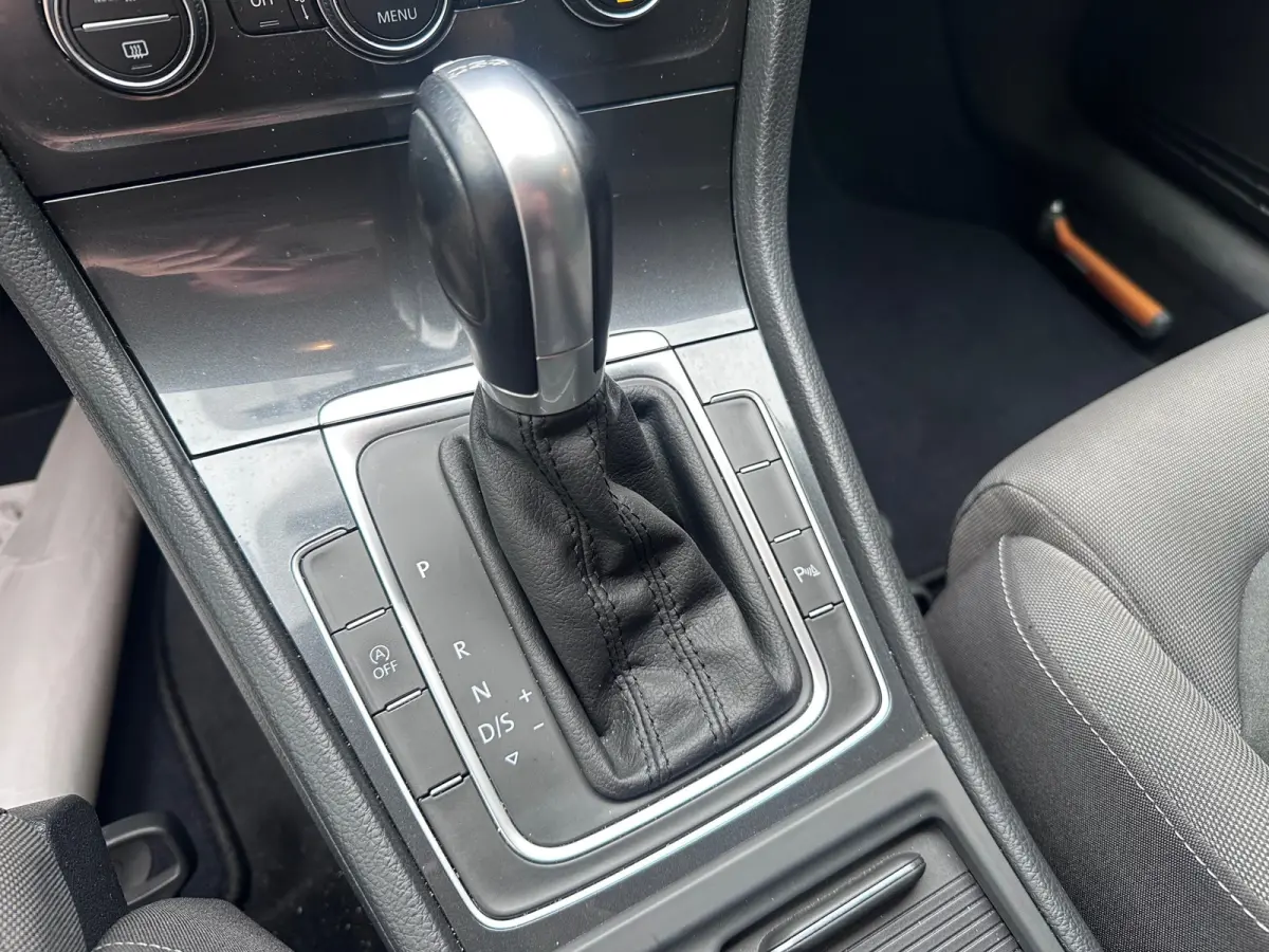 1.6 TDI Comfortline Business MASSAGE / CARPLAY / NAVI / ACC