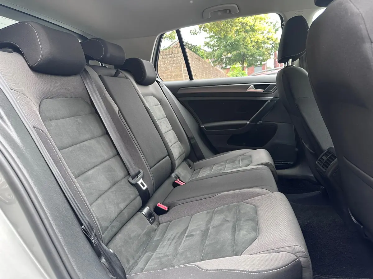 1.6 TDI Comfortline Business MASSAGE / CARPLAY / NAVI / ACC