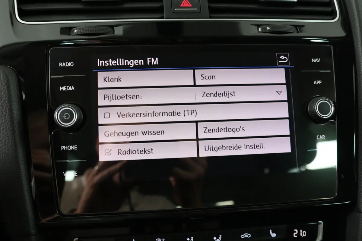 1.5 TSI Highline Business R | Virtual | Cruise Adaptive | Stoelverwarming | Camera | Clima | LED | Keyless | Ergoactive | Parkeersensoren V+A | Lichtmetalen Velgen