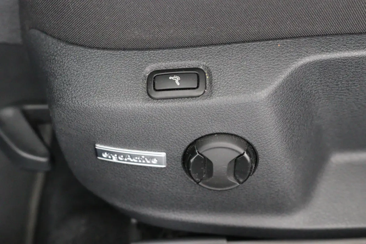 1.5 TSI Highline Business R | Virtual | Cruise Adaptive | Stoelverwarming | Camera | Clima | LED | Keyless | Ergoactive | Parkeersensoren V+A | Lichtmetalen Velgen