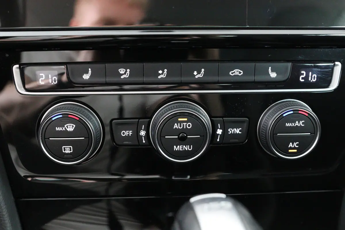 1.5 TSI Highline Business R | Virtual | Cruise Adaptive | Stoelverwarming | Camera | Clima | LED | Keyless | Ergoactive | Parkeersensoren V+A | Lichtmetalen Velgen