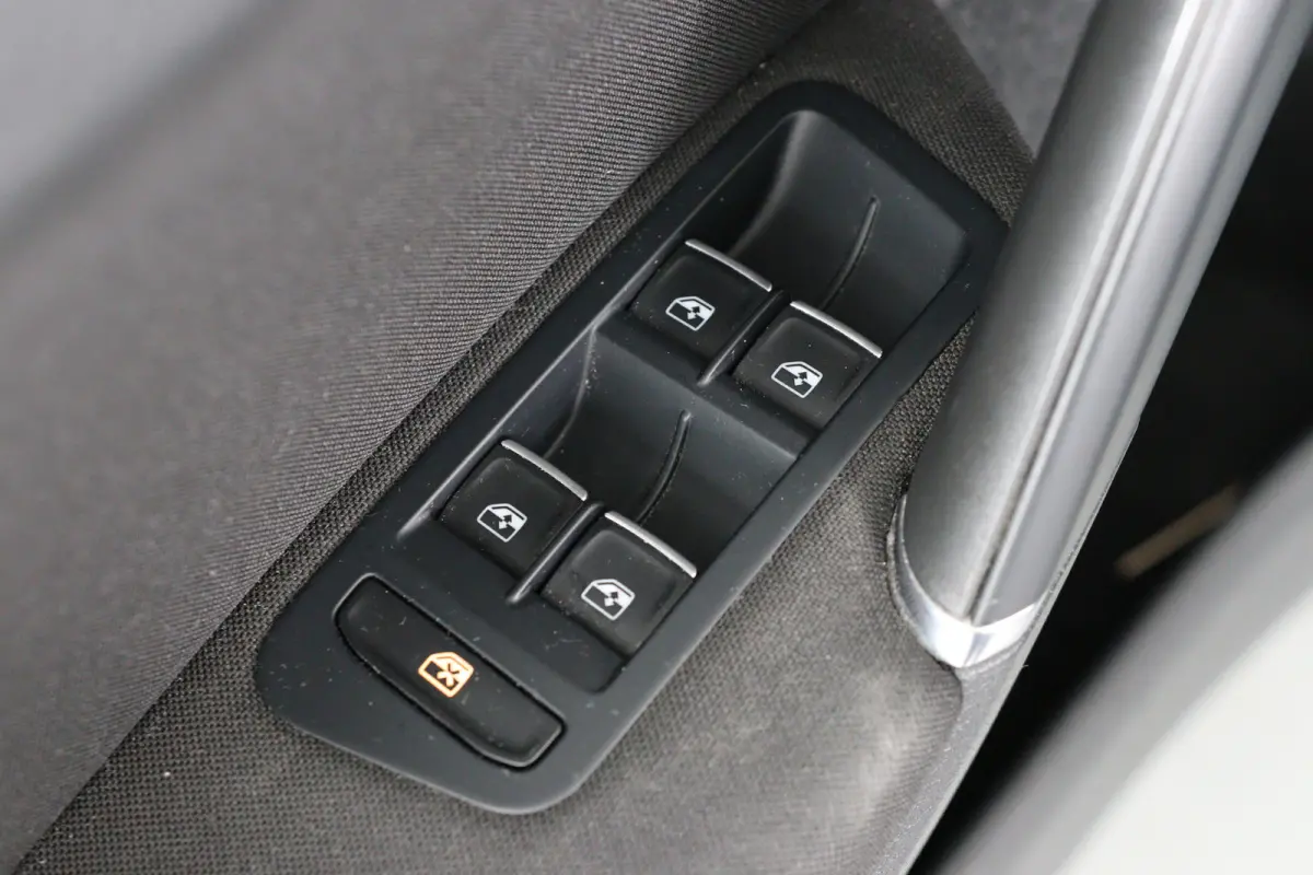1.5 TSI Highline Business R | Virtual | Cruise Adaptive | Stoelverwarming | Camera | Clima | LED | Keyless | Ergoactive | Parkeersensoren V+A | Lichtmetalen Velgen