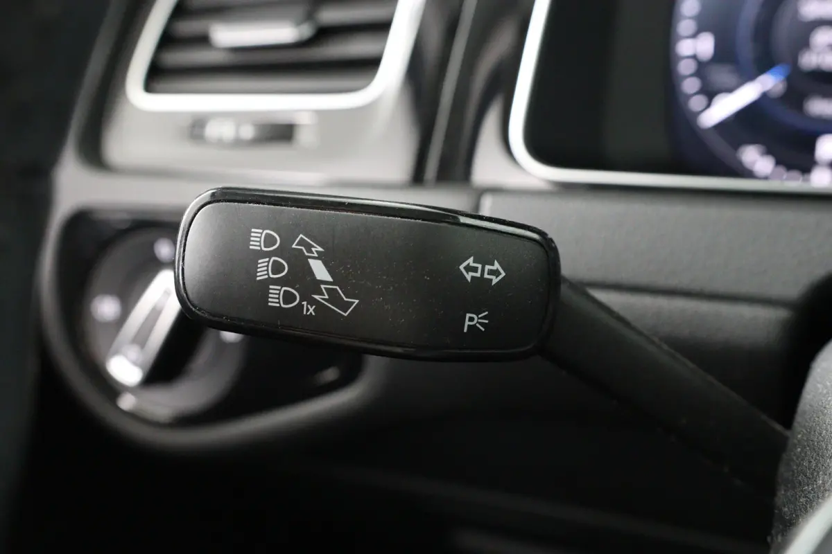 1.5 TSI Highline Business R | Virtual | Cruise Adaptive | Stoelverwarming | Camera | Clima | LED | Keyless | Ergoactive | Parkeersensoren V+A | Lichtmetalen Velgen