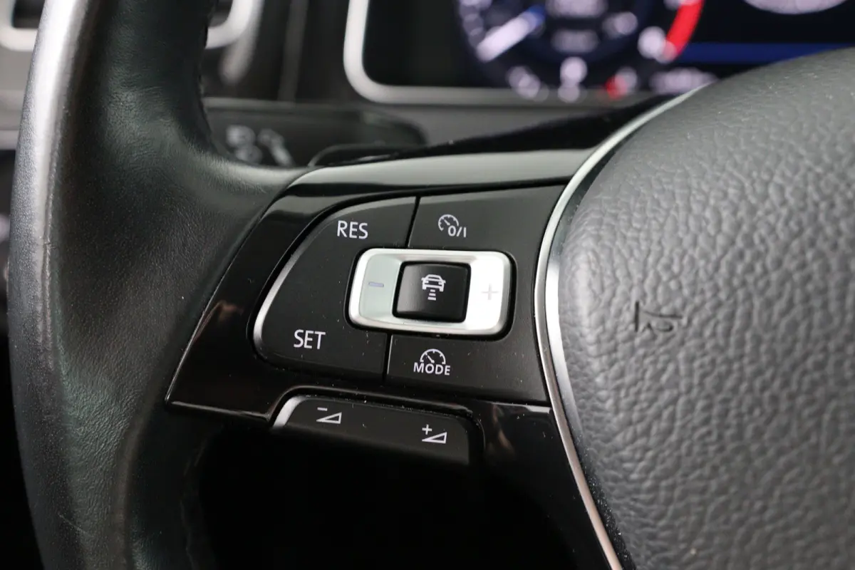 1.5 TSI Highline Business R | Virtual | Cruise Adaptive | Stoelverwarming | Camera | Clima | LED | Keyless | Ergoactive | Parkeersensoren V+A | Lichtmetalen Velgen