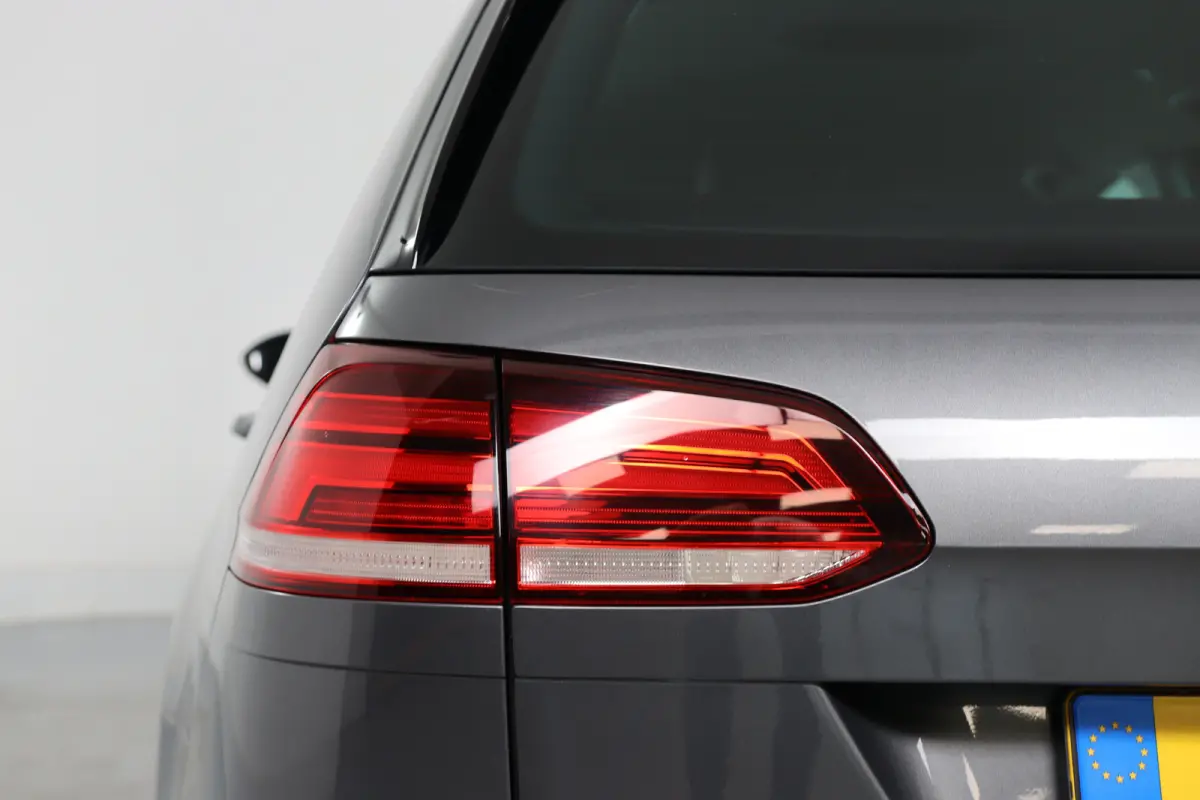 1.5 TSI Highline Business R | Virtual | Cruise Adaptive | Stoelverwarming | Camera | Clima | LED | Keyless | Ergoactive | Parkeersensoren V+A | Lichtmetalen Velgen