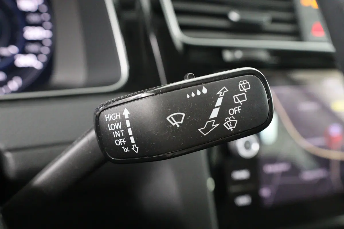 1.5 TSI Highline Business R | Virtual | Cruise Adaptive | Stoelverwarming | Camera | Clima | LED | Keyless | Ergoactive | Parkeersensoren V+A | Lichtmetalen Velgen