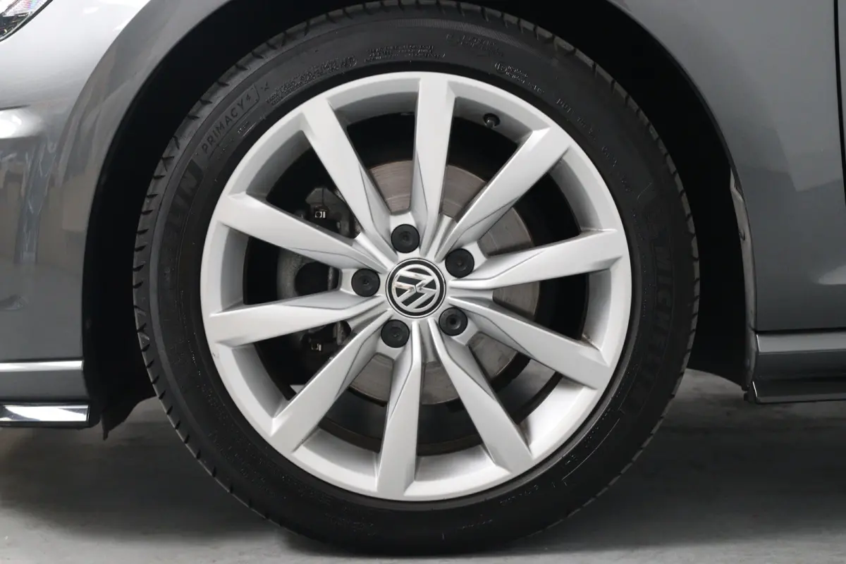 1.5 TSI Highline Business R | Virtual | Cruise Adaptive | Stoelverwarming | Camera | Clima | LED | Keyless | Ergoactive | Parkeersensoren V+A | Lichtmetalen Velgen