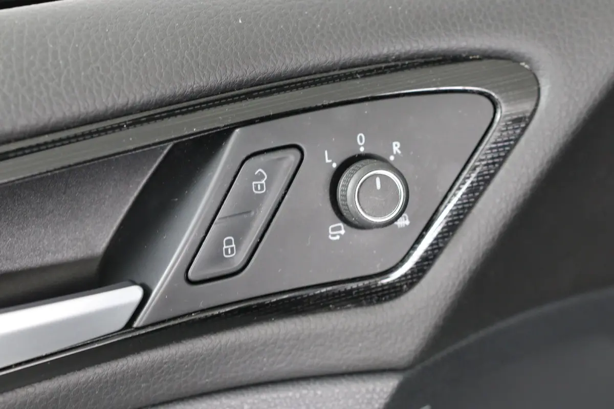 1.5 TSI Highline Business R | Virtual | Cruise Adaptive | Stoelverwarming | Camera | Clima | LED | Keyless | Ergoactive | Parkeersensoren V+A | Lichtmetalen Velgen