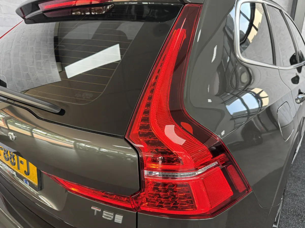 2.0 T5 Inscription Pano HUD Pilot Assist Trekhaak H/K