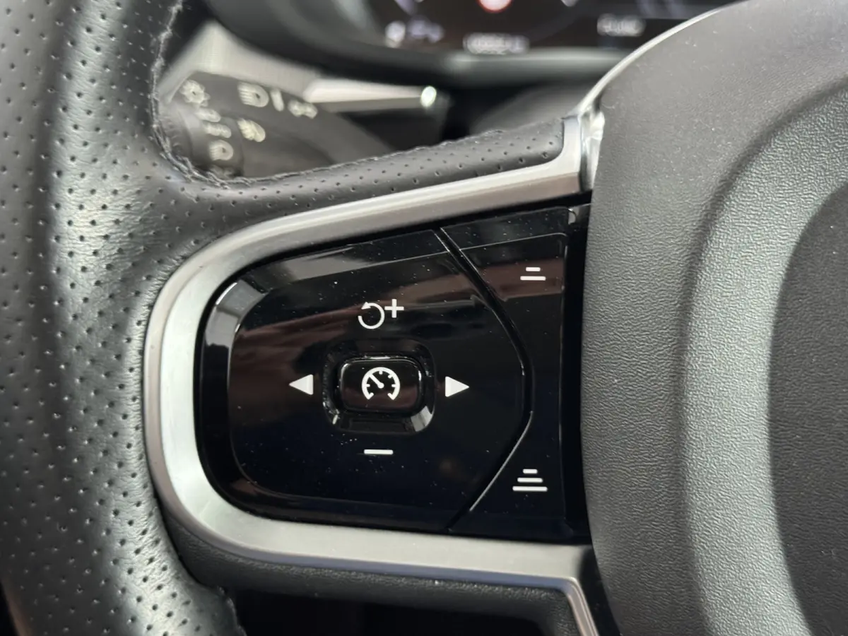 2.0 T5 Inscription Pano HUD Pilot Assist Trekhaak H/K