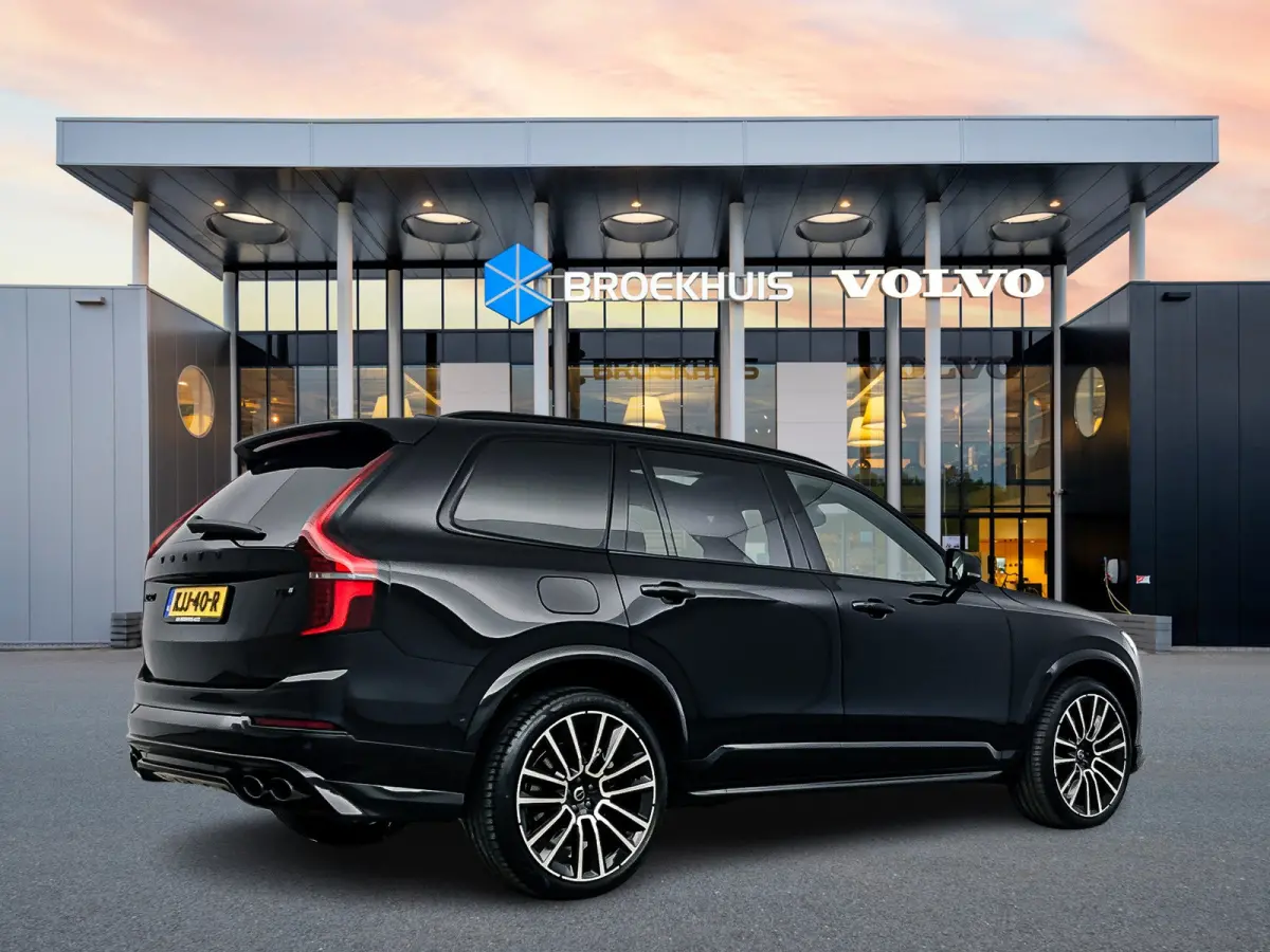 T8 Ultra Black Edition Executive | Heico Body Kit | Heico Uitlaatsysteem | Heico Spacers | Heico Selected Level | 22" | Luchtvering | B&W | Nappa Leder