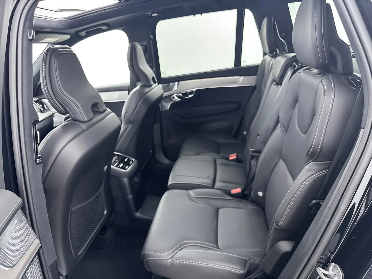 T8 Ultra Black Edition Executive | Heico Body Kit | Heico Uitlaatsysteem | Heico Spacers | Heico Selected Level | 22" | Luchtvering | B&W | Nappa Leder