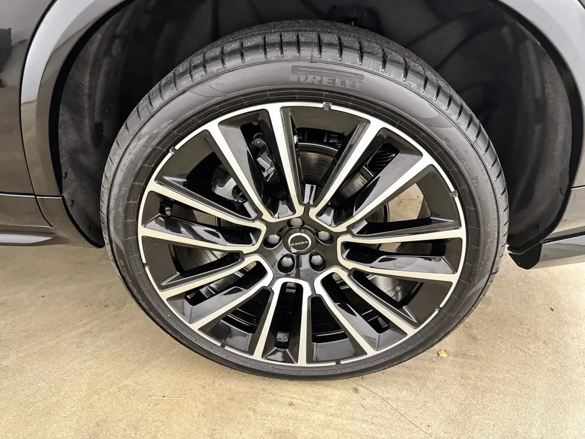 T8 Ultra Black Edition Executive | Heico Body Kit | Heico Uitlaatsysteem | Heico Spacers | Heico Selected Level | 22" | Luchtvering | B&W | Nappa Leder