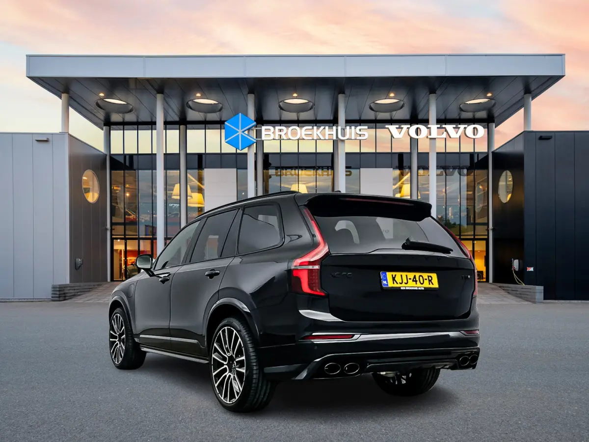 T8 Ultra Black Edition Executive | Heico Body Kit | Heico Uitlaatsysteem | Heico Spacers | Heico Selected Level | 22" | Luchtvering | B&W | Nappa Leder