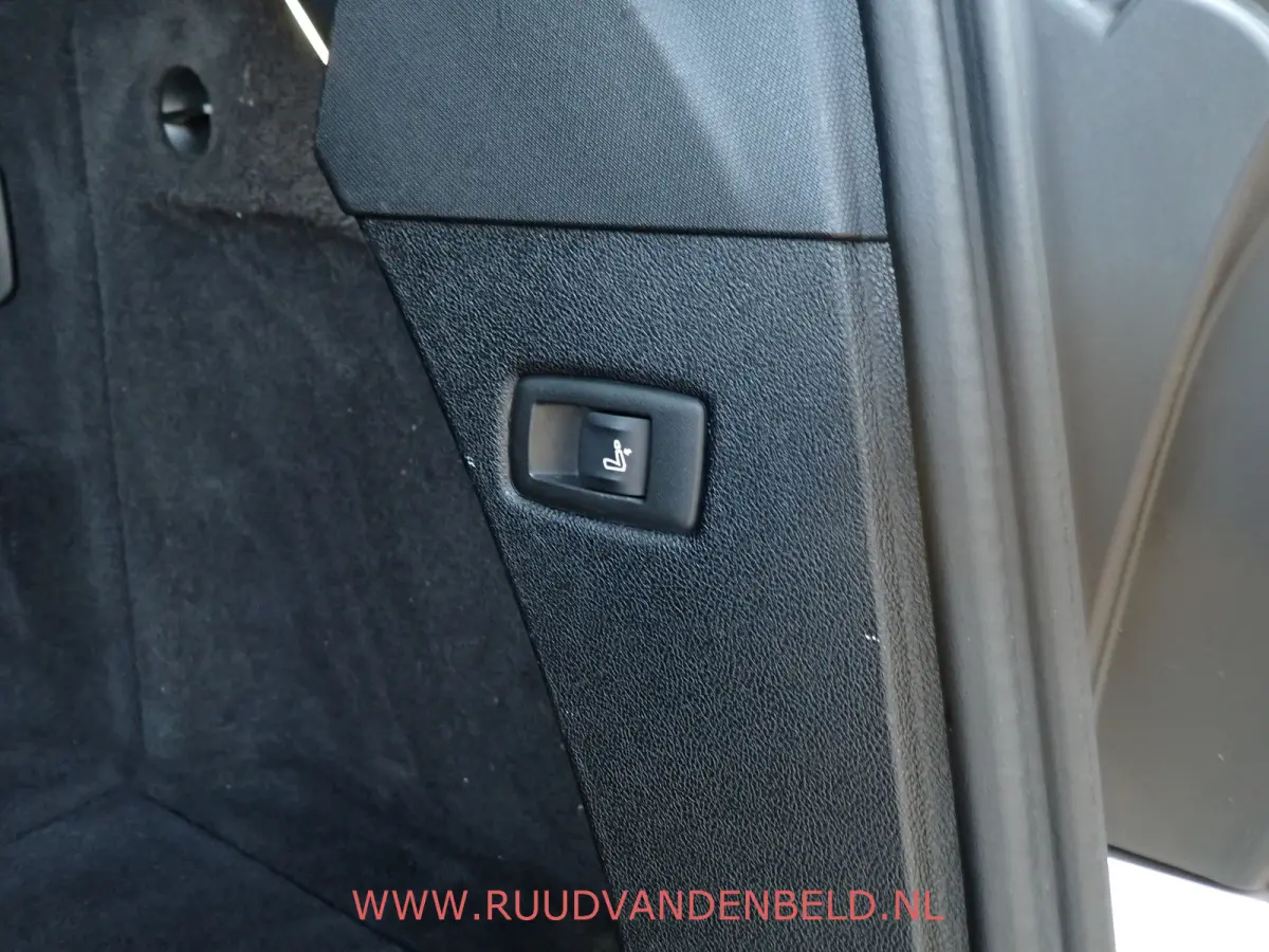 520i M-PAKKET / PANODAK / SPORTLEER / TREKHAAK