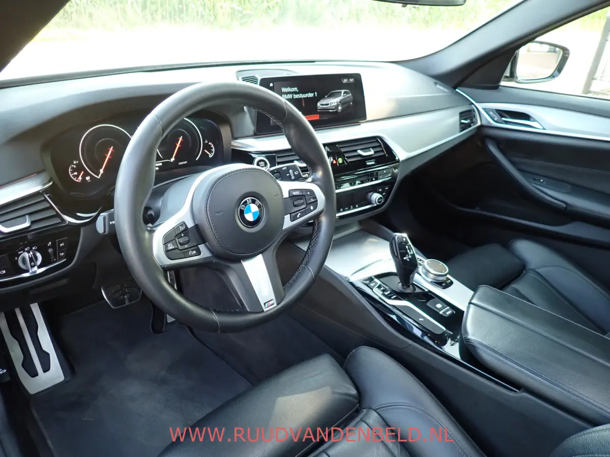 520i M-PAKKET / PANODAK / SPORTLEER / TREKHAAK