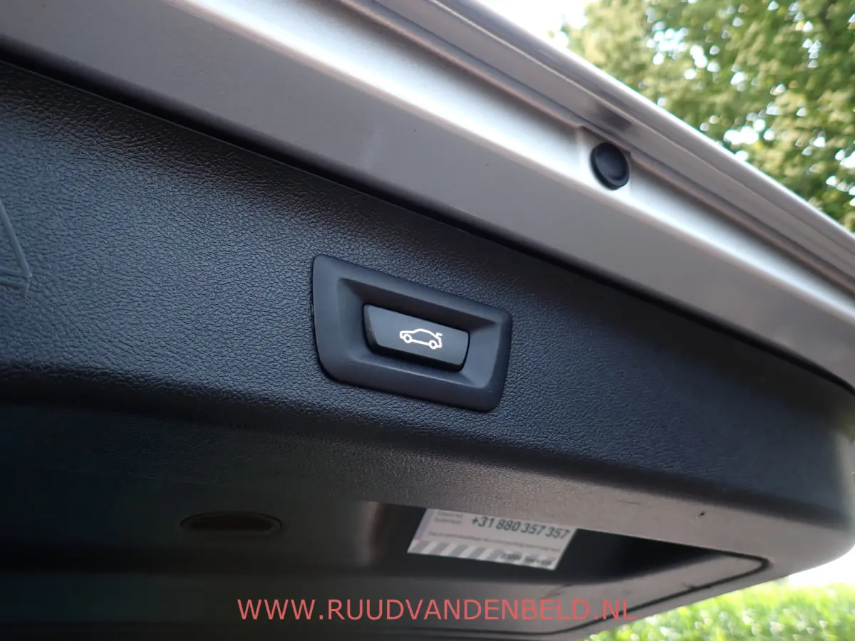 520i M-PAKKET / PANODAK / SPORTLEER / TREKHAAK