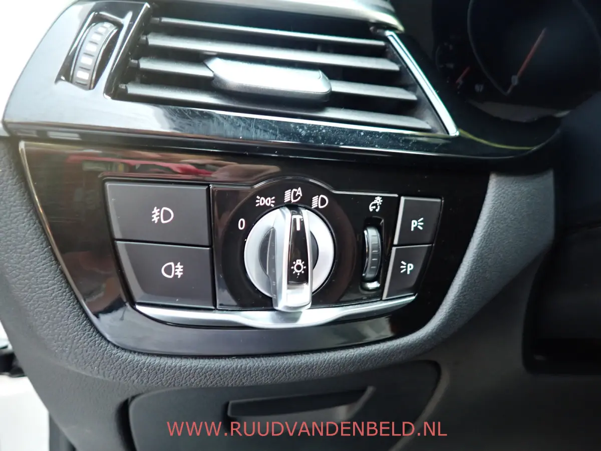 520i M-PAKKET / PANODAK / SPORTLEER / TREKHAAK