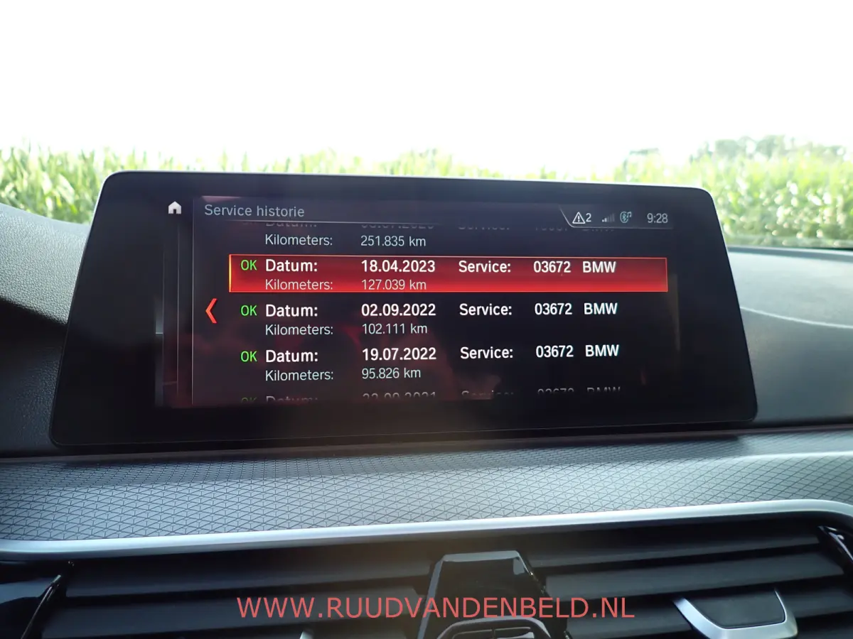 520i M-PAKKET / PANODAK / SPORTLEER / TREKHAAK