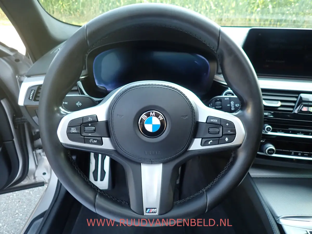 520i M-PAKKET / PANODAK / SPORTLEER / TREKHAAK