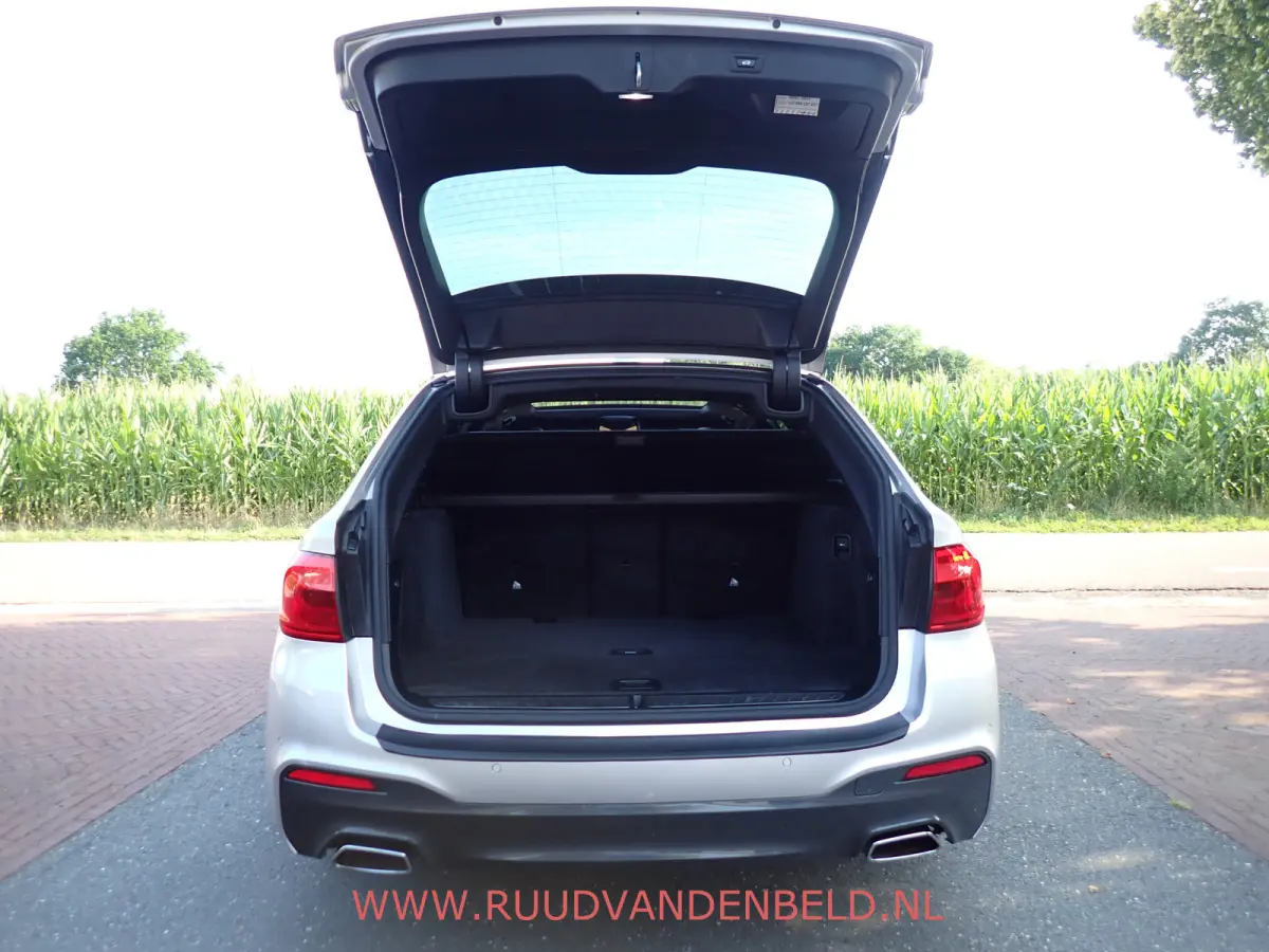 520i M-PAKKET / PANODAK / SPORTLEER / TREKHAAK