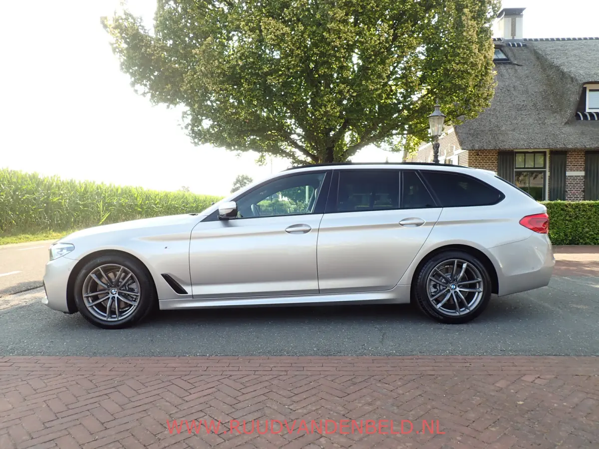 520i M-PAKKET / PANODAK / SPORTLEER / TREKHAAK