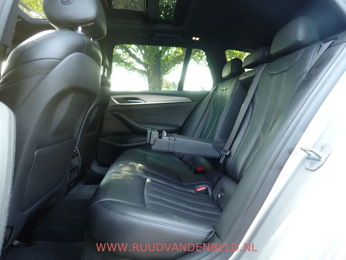 520i M-PAKKET / PANODAK / SPORTLEER / TREKHAAK