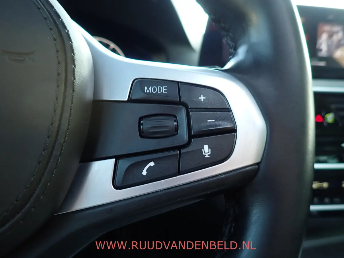 520i M-PAKKET / PANODAK / SPORTLEER / TREKHAAK