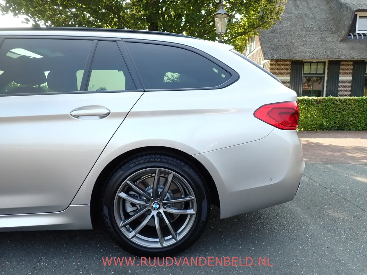520i M-PAKKET / PANODAK / SPORTLEER / TREKHAAK