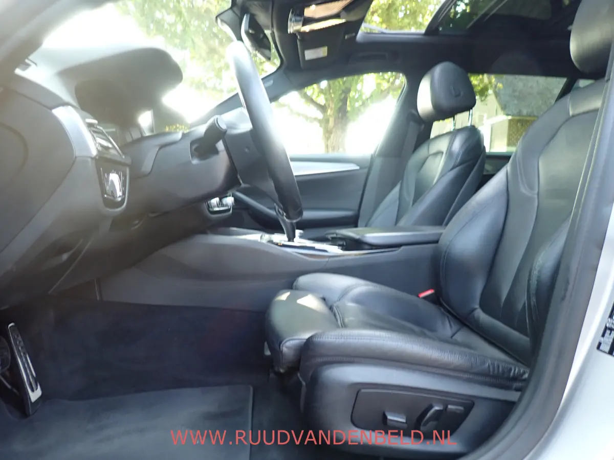 520i M-PAKKET / PANODAK / SPORTLEER / TREKHAAK