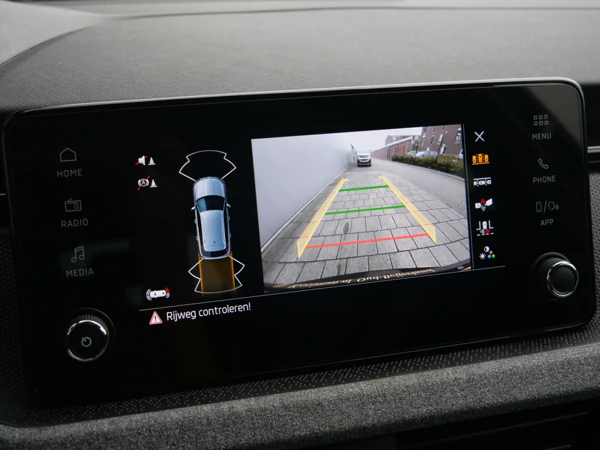 1.0 TSI Business Edition 116 Pk Automaat DAB / Apple Carplay / Camera