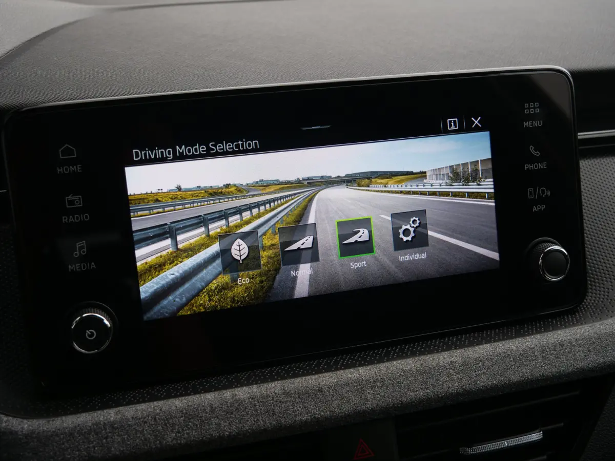 1.0 TSI Business Edition 116 Pk Automaat DAB / Apple Carplay / Camera