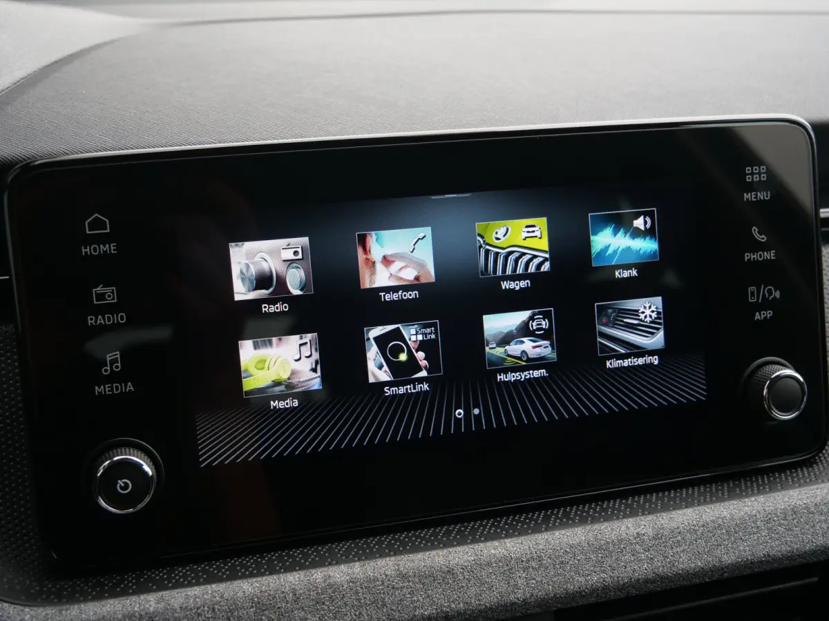 1.0 TSI Business Edition 116 Pk Automaat DAB / Apple Carplay / Camera